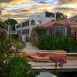 Potamaki & Aparthotel Stoupa