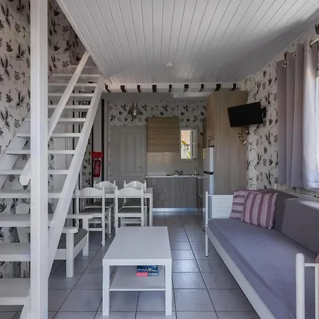 アパートホテル Potamaki & Stoúpa